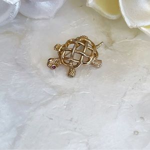 Napier Gold Tone Faux Pink Ruby Eye Mini Turtle Brooch 1 3/8”